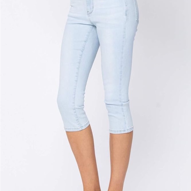 Judy Blue Skinny Fit Capri Jeans. Women’s Size 11/30 Light Blue